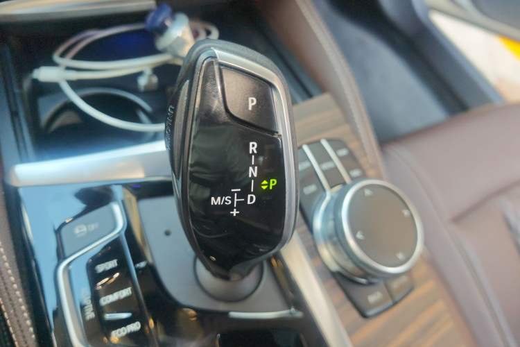 Used BMW 5 Series New Energy 2018 530Le Luxury Package Gear Lever
