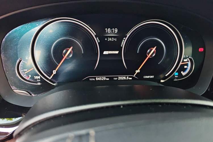 Used BMW 5 Series New Energy 2018 530Le Luxury Package Odometer Close Up