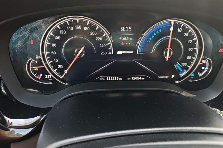 Used BMW 5 Series New Energy 2018 530Le Luxury Package Odometer Close Up