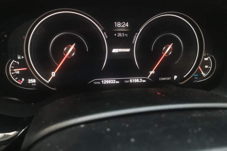 Used BMW 5 Series New Energy 2018 530Le Luxury Package Odometer Close Up