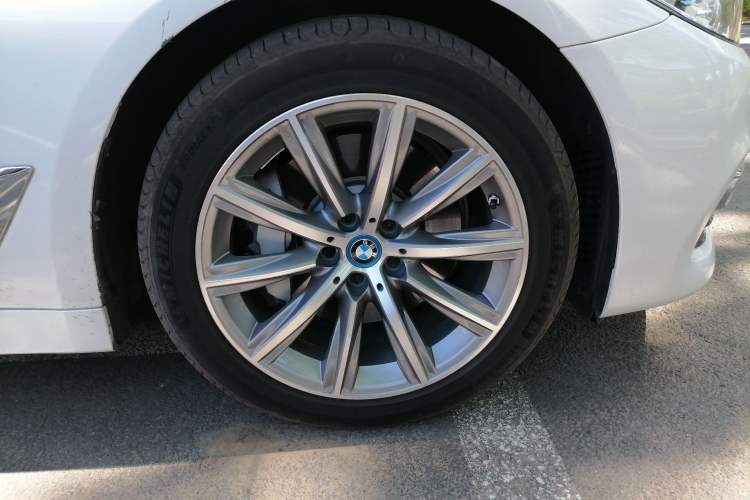 Used BMW 5 Series New Energy 2018 530Le Luxury Package Right Front Wheel Hub