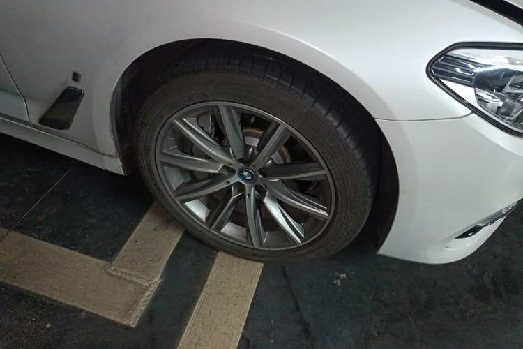 Used BMW 5 Series New Energy 2018 530Le Luxury Package Right Front Wheel Hub