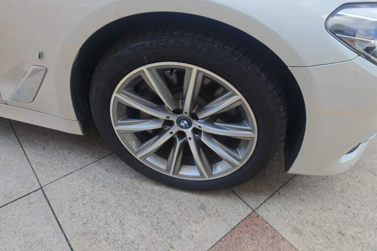 Used BMW 5 Series New Energy 2018 530Le Luxury Package Right Front Wheel Hub