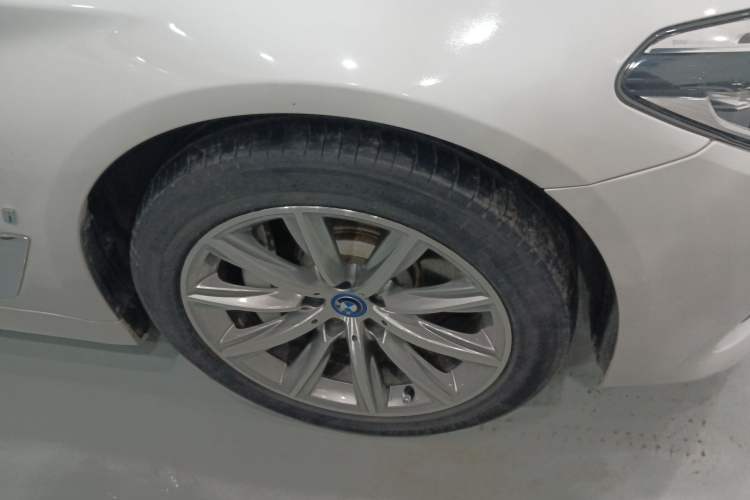 Used BMW 5 Series New Energy 2018 530Le Luxury Package Right Front Wheel Hub