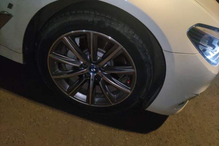 Used BMW 5 Series New Energy 2018 530Le Luxury Package Right Front Wheel Hub