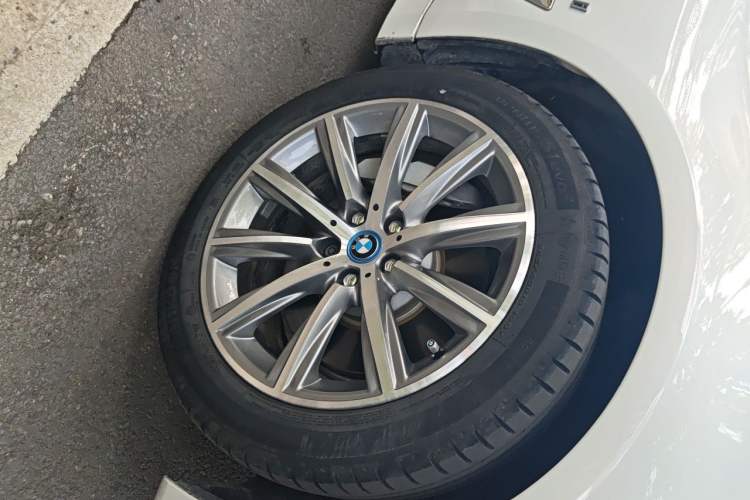 Used BMW 5 Series New Energy 2018 530Le Luxury Package Right Front Wheel Hub
