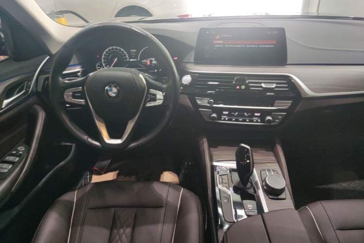 Used BMW 5 Series New Energy 2019 530Le Luxury Package Audio And AC Panel