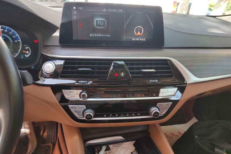 Used BMW 5 Series New Energy 2019 530Le Luxury Package Audio And AC Panel