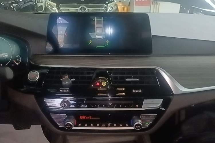 Used BMW 5 Series New Energy 2019 530Le Pioneer Edition Audio And AC Panel