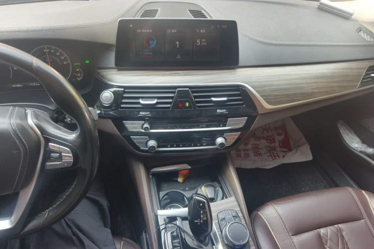Used BMW 5 Series New Energy 2019 530Le Luxury Package Audio And AC Panel