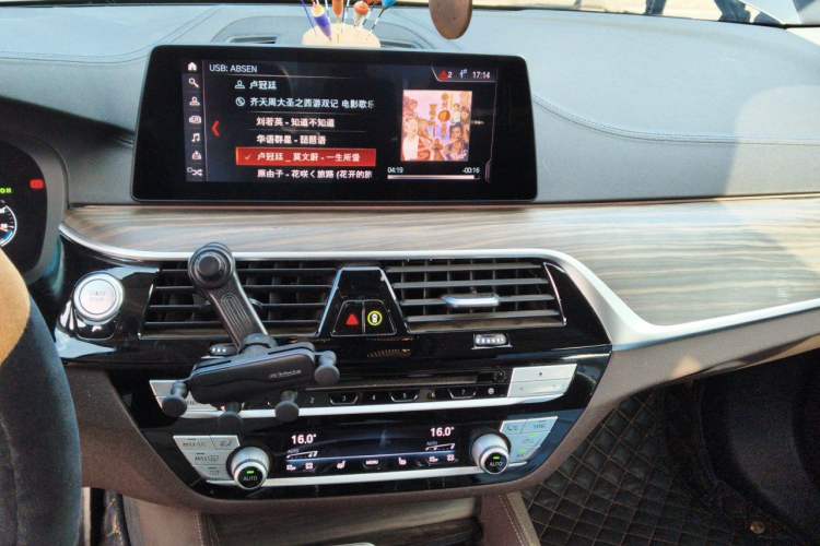 Used BMW 5 Series New Energy 2019 530Le Luxury Package Audio And AC Panel