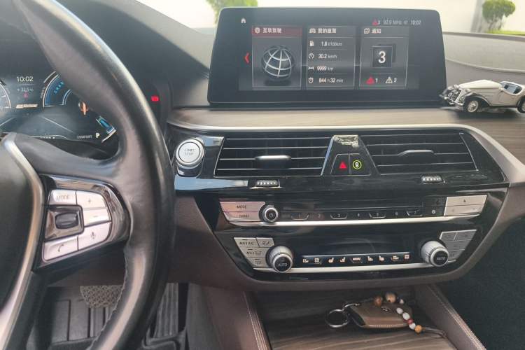 Used BMW 5 Series New Energy 2019 530Le Luxury Package Audio And AC Panel