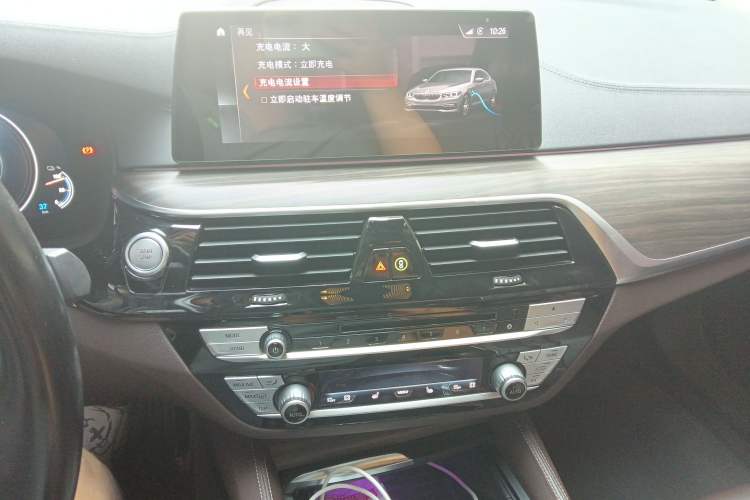 Used BMW 5 Series New Energy 2019 530Le Luxury Package Audio And AC Panel