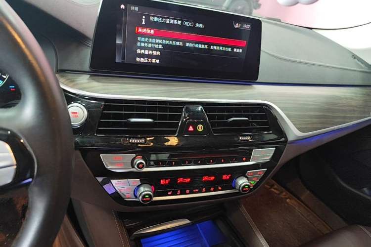 Used BMW 5 Series New Energy 2019 Updated Version 530Le Luxury Package Audio And AC Panel