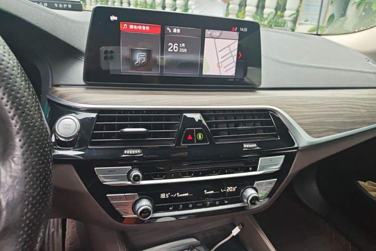 Used BMW 5 Series New Energy 2019 Updated Version 530Le Luxury Package Audio And AC Panel