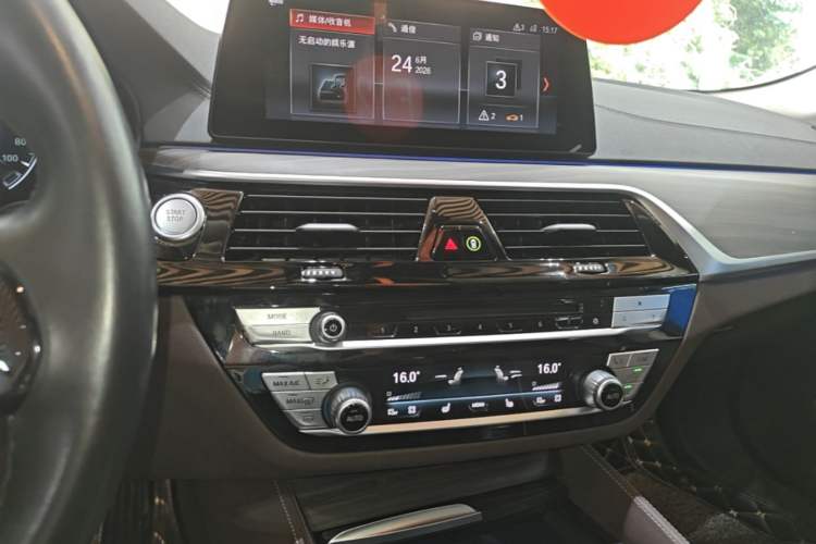 Used BMW 5 Series New Energy 2019 530Le Luxury Package Audio And AC Panel