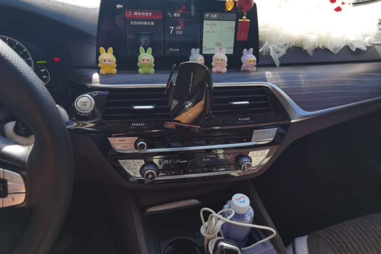 Used BMW 5 Series New Energy 2019 Updated Version 530Le Luxury Package Audio And AC Panel