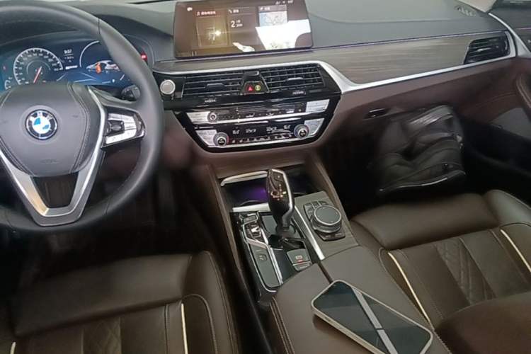 Used BMW 5 Series New Energy 2019 Updated 530Le Pioneer Edition Audio And AC Panel