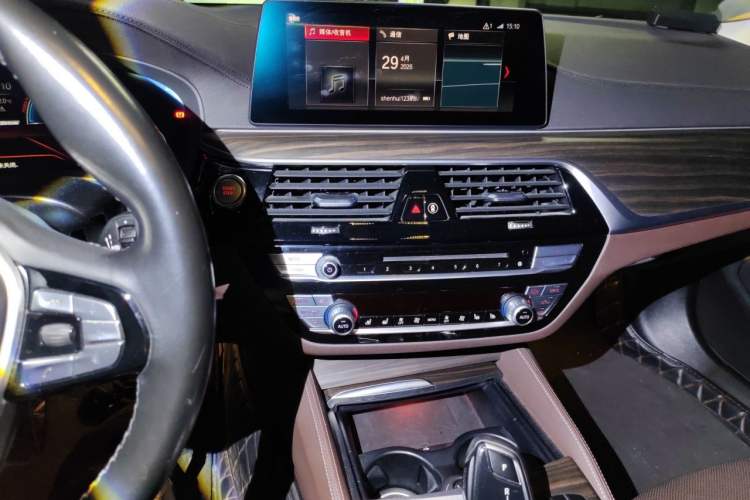 Used BMW 5 Series New Energy 2019 530Le Pioneer Edition Audio And AC Panel