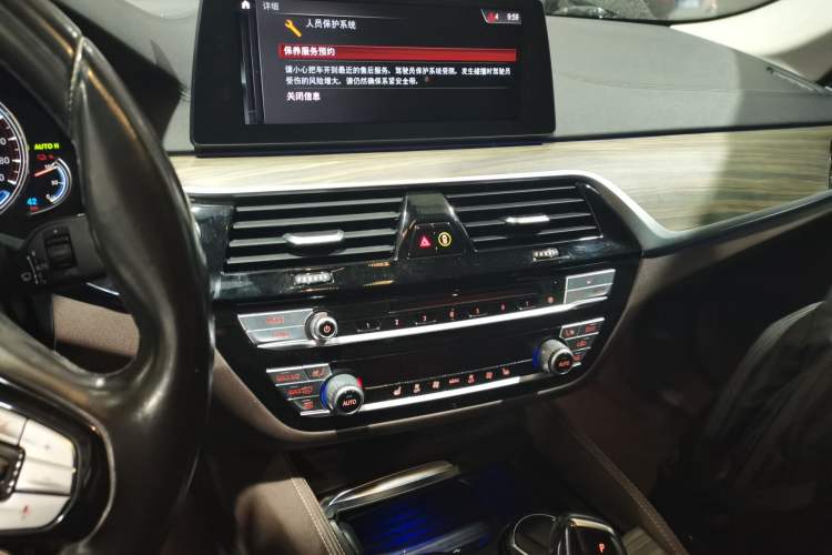 Used BMW 5 Series New Energy 2019 Updated Version 530Le Luxury Package Audio And AC Panel