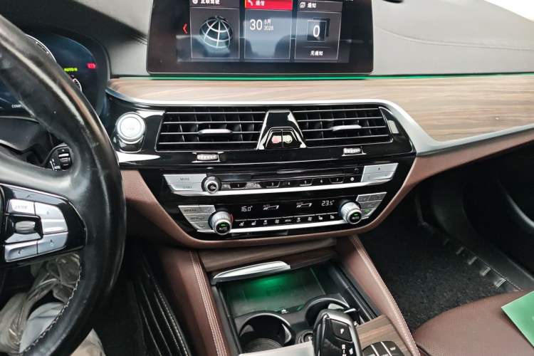 Used BMW 5 Series New Energy 2019 530Le Pioneer Edition Audio And AC Panel
