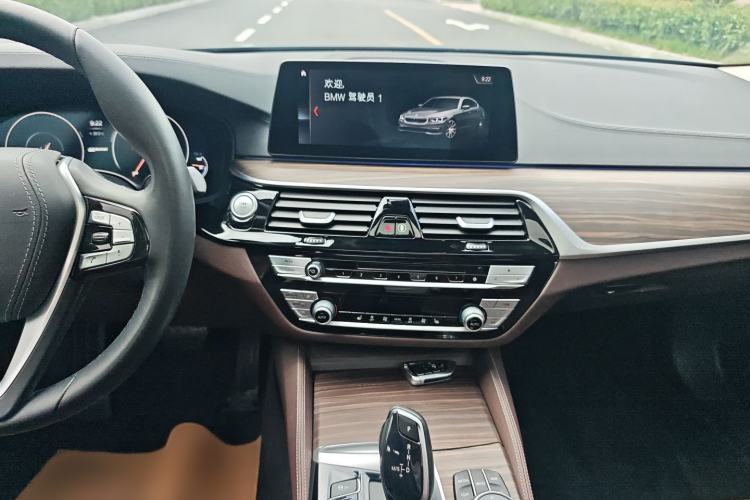 Used BMW 5 Series New Energy 2019 Updated Version 530Le Luxury Package Audio And AC Panel