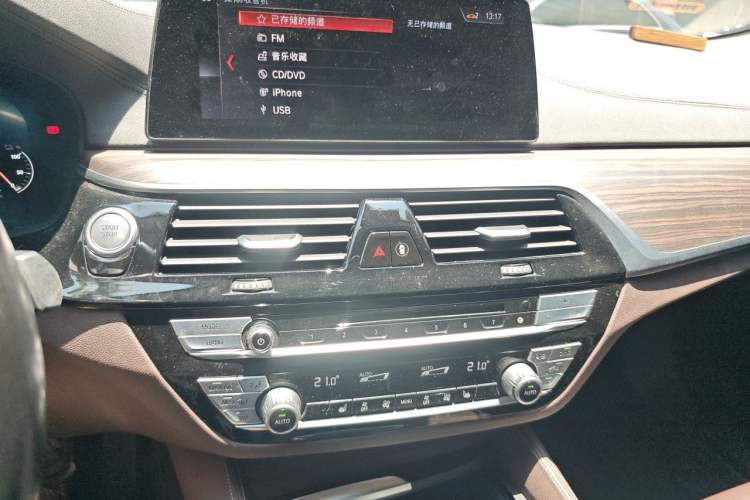 Used BMW 5 Series New Energy 2019 530Le Luxury Package Audio And AC Panel