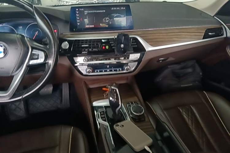 Used BMW 5 Series New Energy 2019 Updated Version 530Le Luxury Package Audio And AC Panel