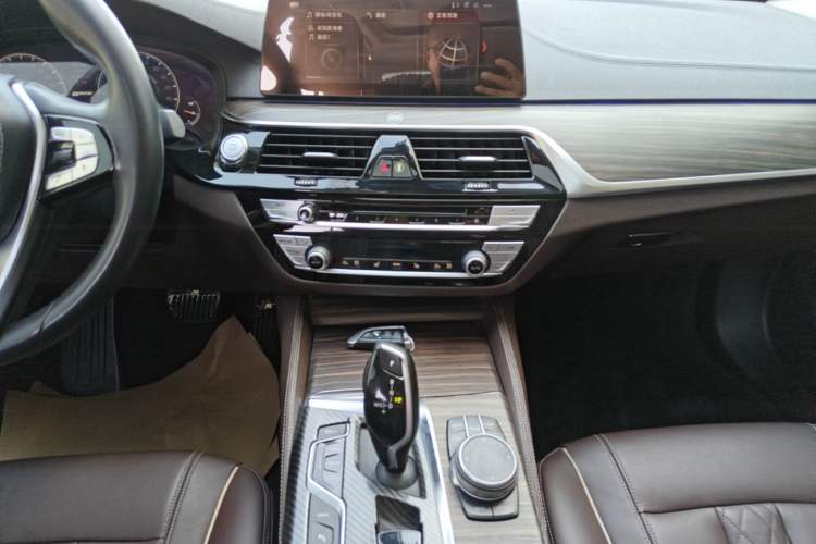 Used BMW 5 Series New Energy 2019 530Le Luxury Package Audio And AC Panel