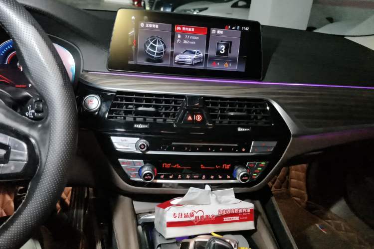 Used BMW 5 Series New Energy 2019 Updated 530Le Pioneer Edition Audio And AC Panel
