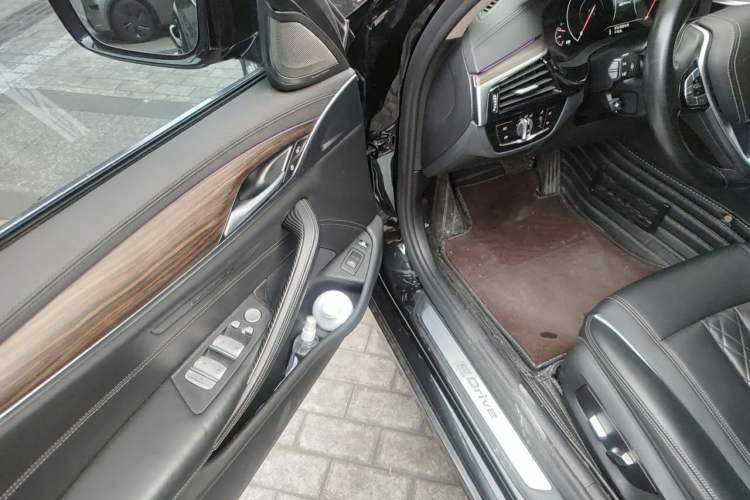Used BMW 5 Series New Energy 2019 530Le Luxury Package Driver Seat