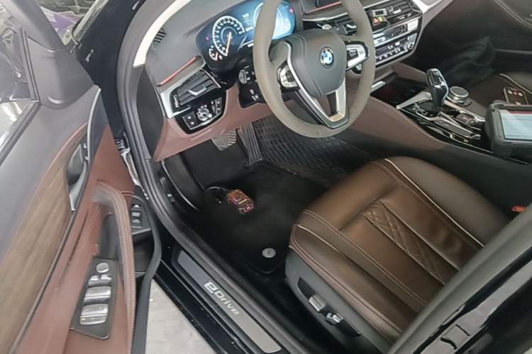 Used BMW 5 Series New Energy 2019 530Le Luxury Package Driver Seat