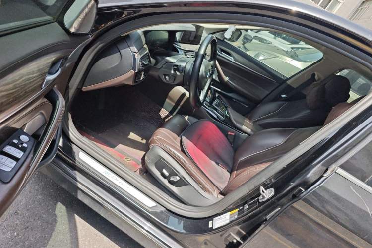 Used BMW 5 Series New Energy 2019 530Le Luxury Package Driver Seat
