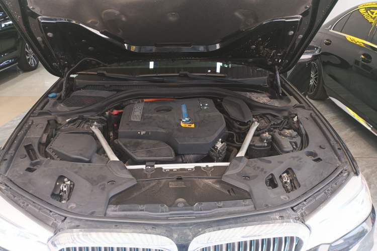 Used BMW 5 Series New Energy 2019 530Le Pioneer Edition Engine Bay