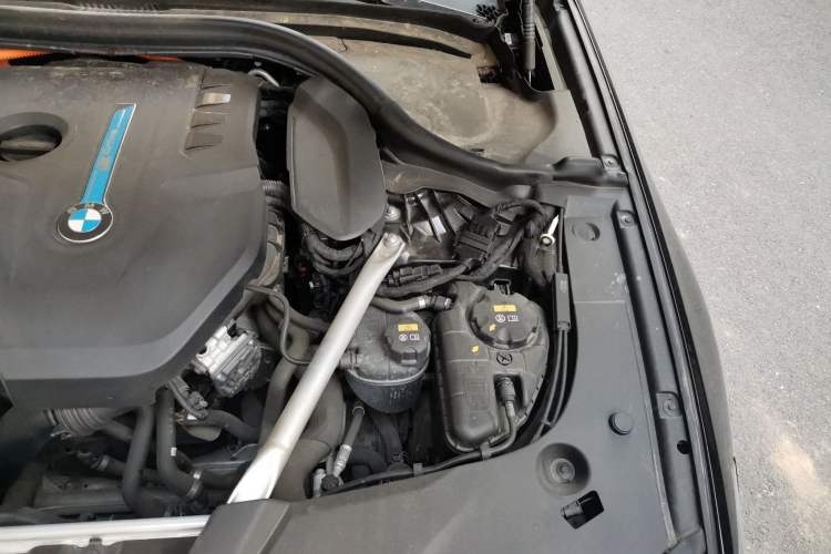 Used BMW 5 Series New Energy 2019 530Le Luxury Package Engine Bay Left