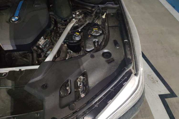Used BMW 5 Series New Energy 2019 530Le Pioneer Edition Engine Bay Left
