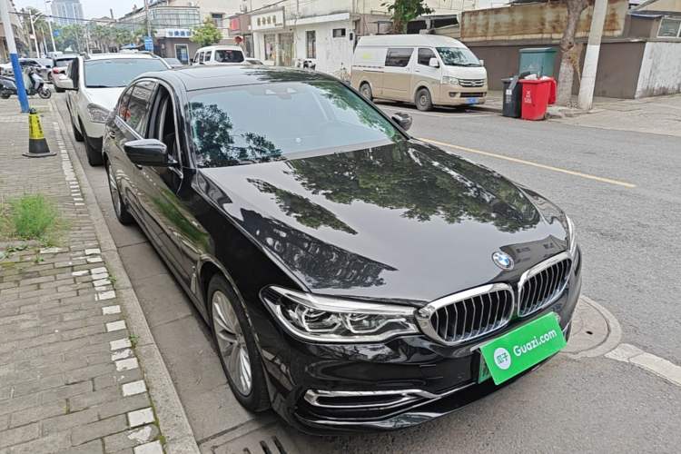Used BMW 5 Series New Energy 2019 530Le Luxury Package Front Right 45 Deg