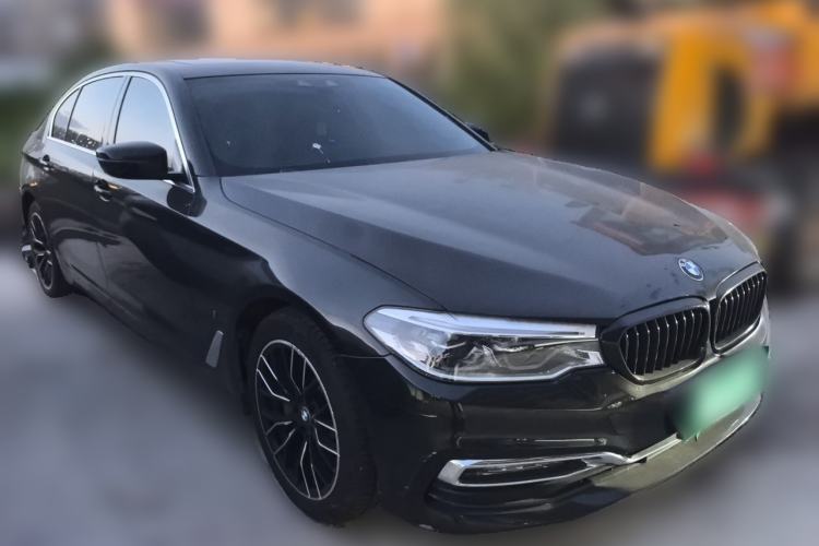 Used BMW 5 Series New Energy 2019 530Le Luxury Package Front Right 45 Deg