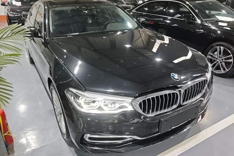 Used BMW 5 Series New Energy 2019 Updated Version 530Le Luxury Package Front Right 45 Deg