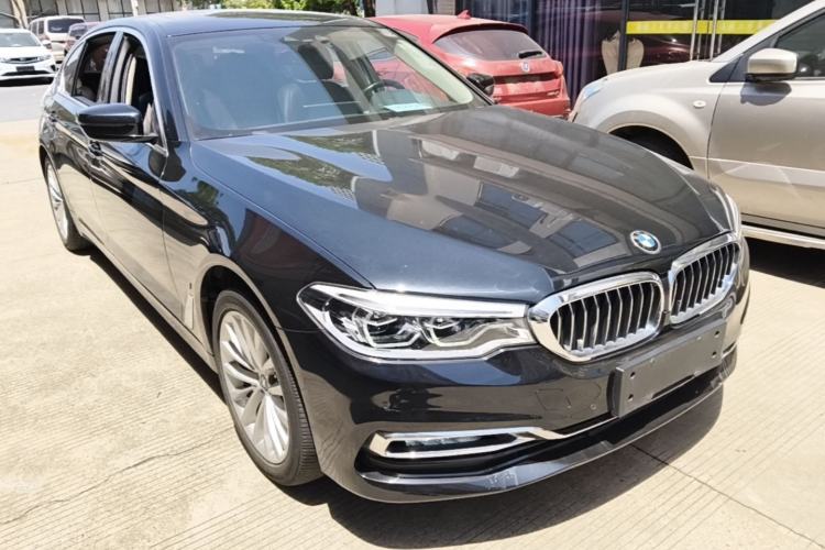 Used BMW 5 Series New Energy 2019 530Le Luxury Package Front Right 45 Deg