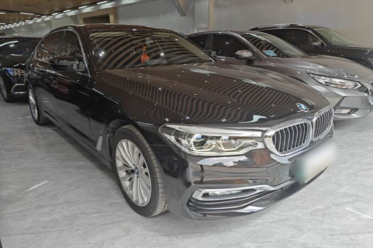 Used BMW 5 Series New Energy 2019 530Le Luxury Package Front Right 45 Deg