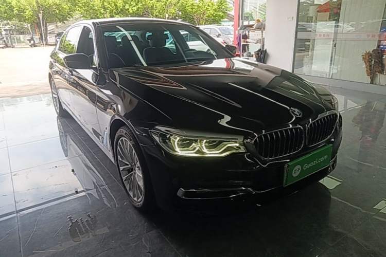 Used BMW 5 Series New Energy 2019 530Le Luxury Package Front Right 45 Deg