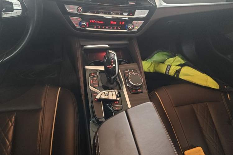 Used BMW 5 Series New Energy 2019 Updated Version 530Le Luxury Package Gear Lever
