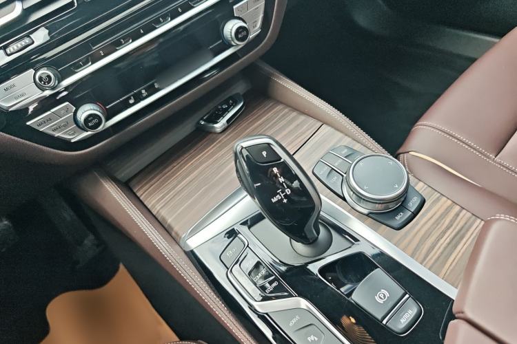 Used BMW 5 Series New Energy 2019 Updated Version 530Le Luxury Package Gear Lever