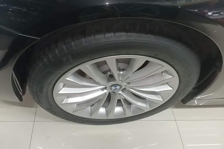 Used BMW 5 Series New Energy 2019 530Le Luxury Package Left Front Wheel Hub