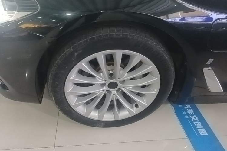 Used BMW 5 Series New Energy 2019 530Le Pioneer Edition Left Front Wheel Hub
