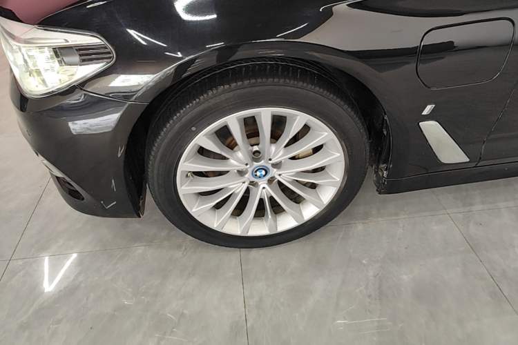 Used BMW 5 Series New Energy 2019 Updated Version 530Le Luxury Package Left Front Wheel Hub