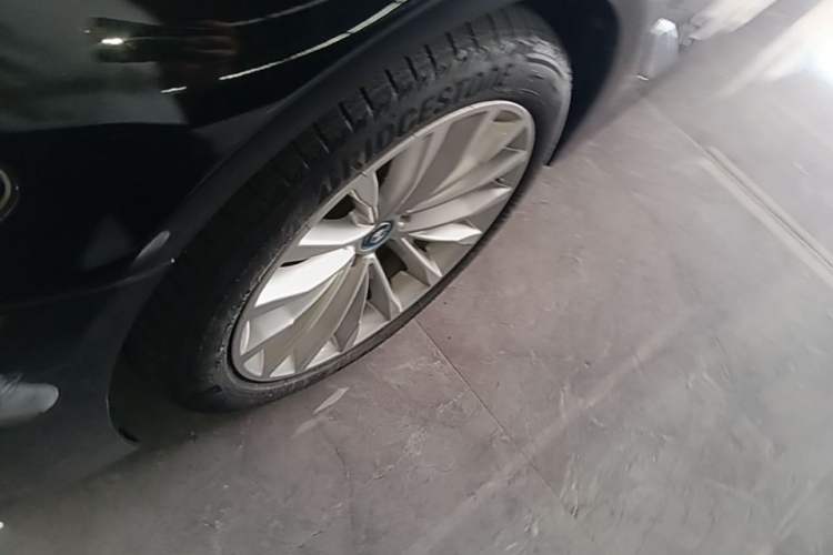Used BMW 5 Series New Energy 2019 Updated 530Le Pioneer Edition Left Front Wheel Hub