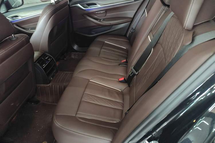Used BMW 5 Series New Energy 2019 Updated Version 530Le Luxury Package Left Rear Seat