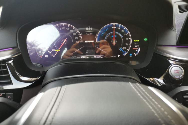 Used BMW 5 Series New Energy 2019 530Le Luxury Package Odometer Close Up